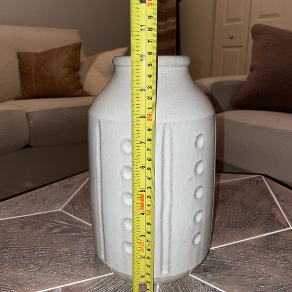 light gray/tan vase - Picture 4 of 4